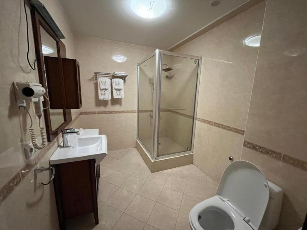 Luxurious Hotel Taraz Exterior foto
