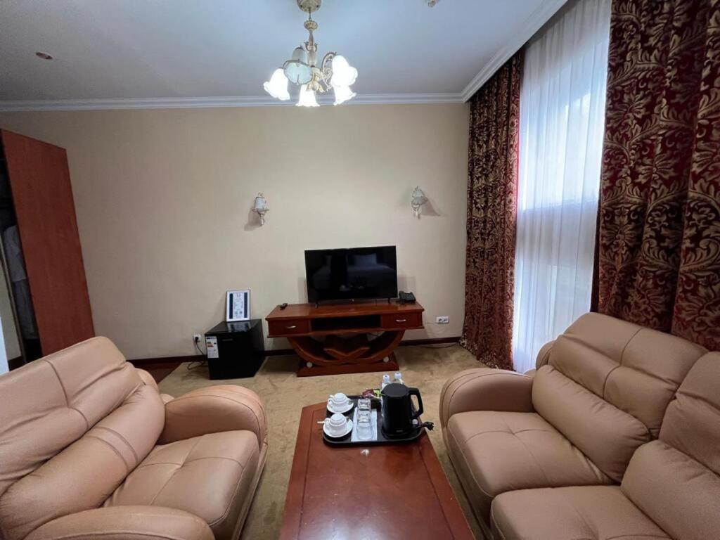 Luxurious Hotel Taraz Exterior foto