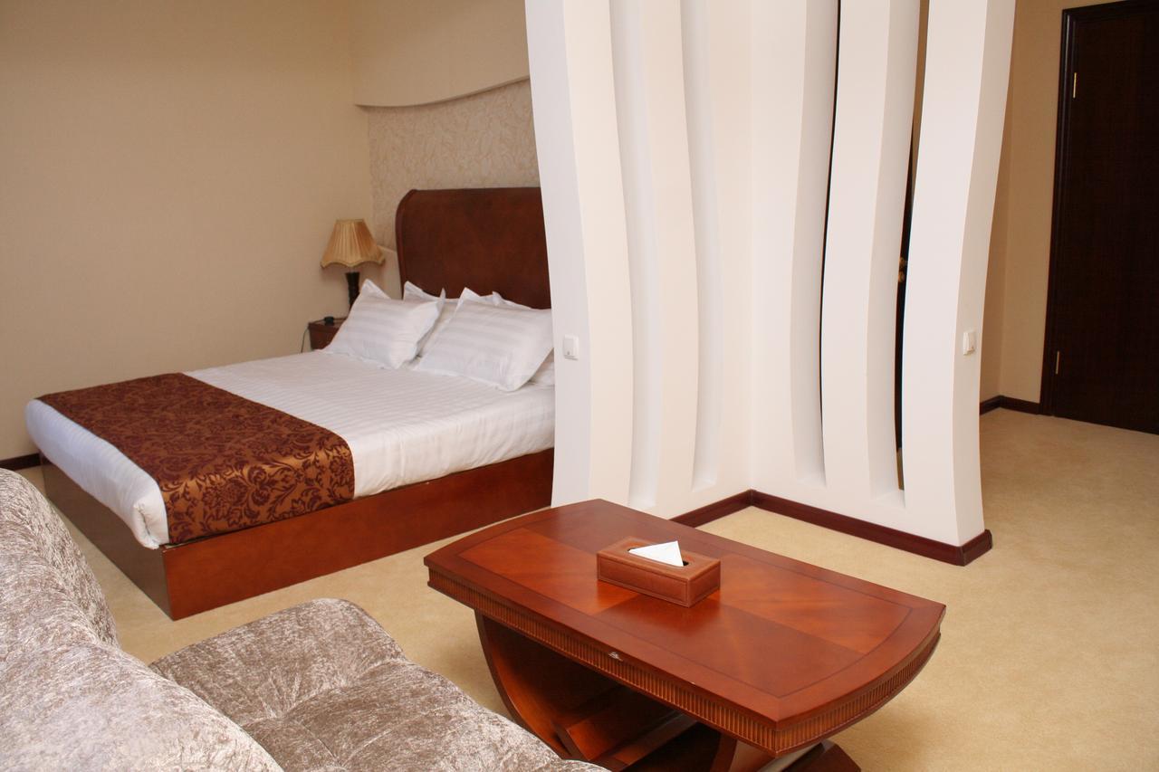 Luxurious Hotel Taraz Exterior foto